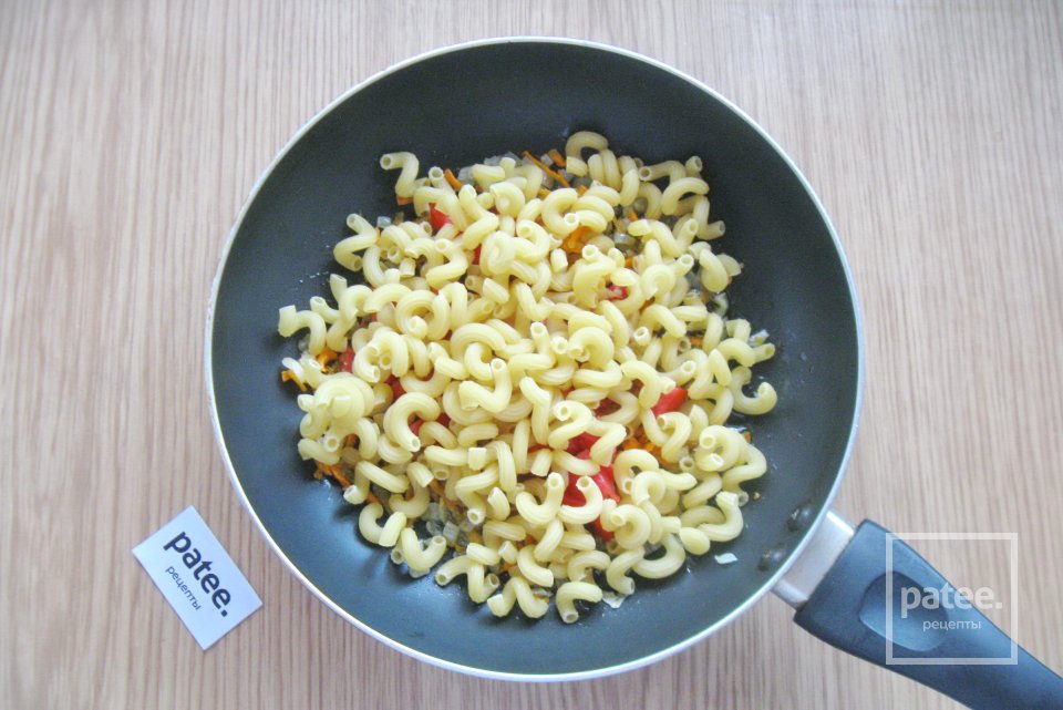 Тушеные макароны с ветчиной - Шаг 8