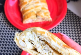 Косичка с творогом, сыром и зеленью