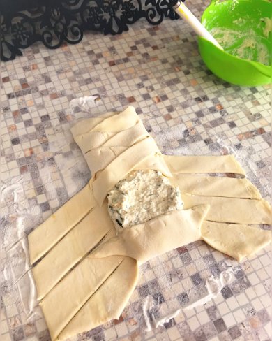 Косичка с творогом, сыром и зеленью - Шаг 5