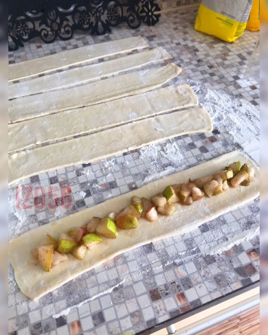 Пирог с грушами «Улитка» - Шаг 6