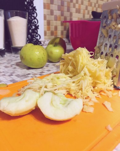 Насыпной пирог с яблоком - Шаг 2