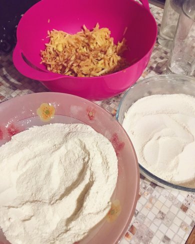 Насыпной пирог с яблоком - Шаг 4