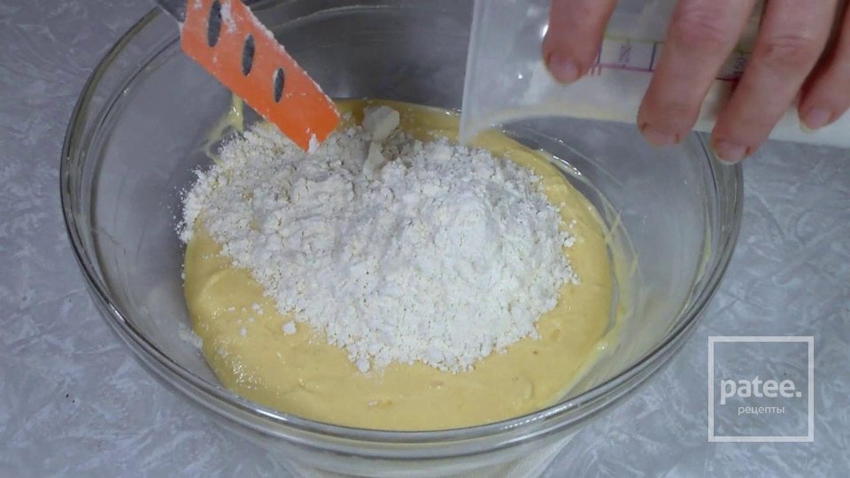 Пирог перевёртыш со сливами - Шаг 7