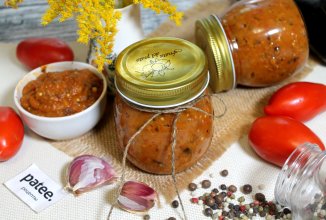 Овощная икра с баклажанами на сковороде