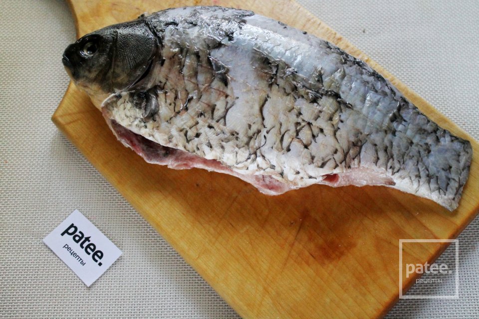 Карась запеченный с луком и лимоном в сметане - Шаг 3