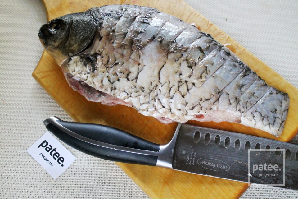 Карась запеченный с луком и лимоном в сметане - Шаг 4