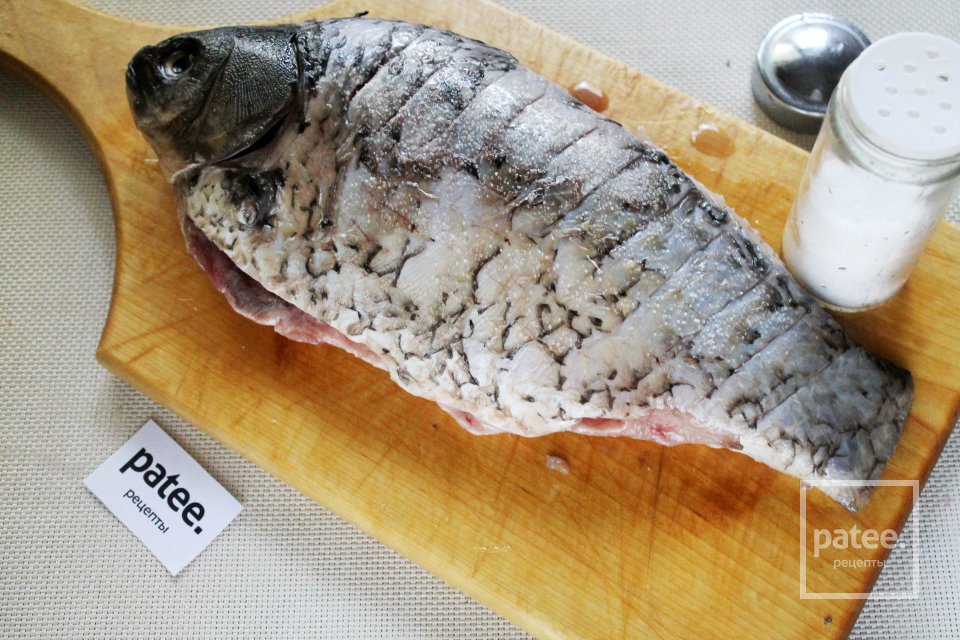 Карась запеченный с луком и лимоном в сметане - Шаг 5