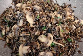 Дикий рис с шампиньонами