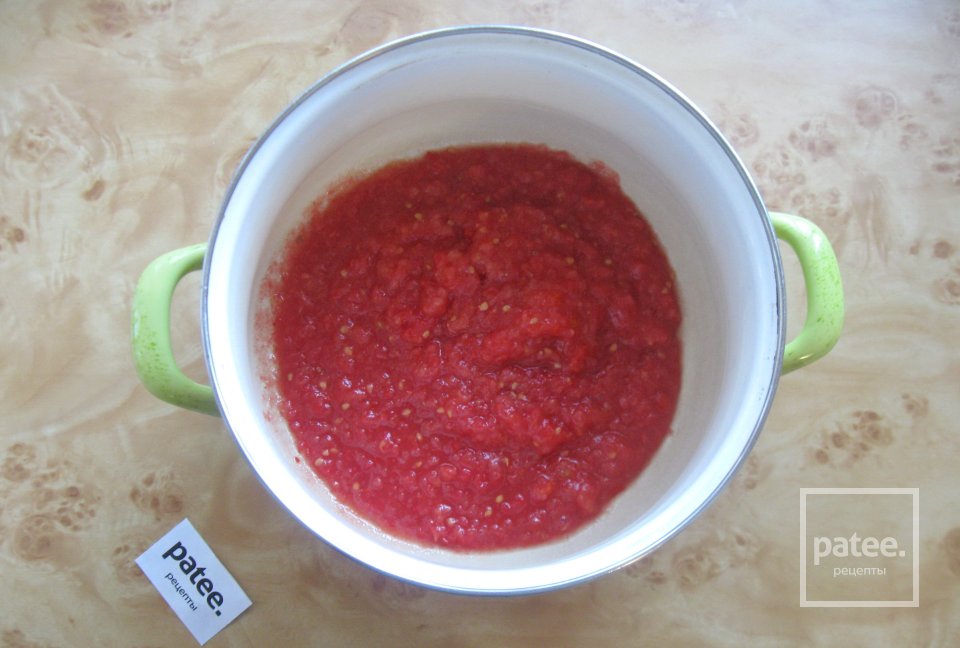 Салат из баклажанов и огурцов в томатном соусе на зиму - Шаг 7