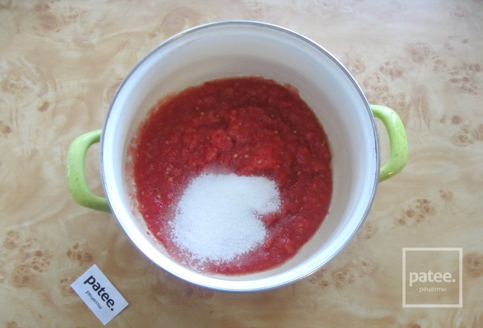 Салат из баклажанов и огурцов в томатном соусе на зиму - Шаг 8