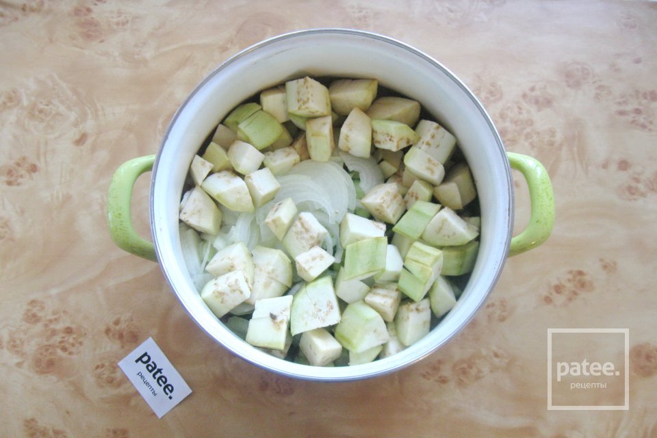 Салат из баклажанов и огурцов в томатном соусе на зиму - Шаг 11