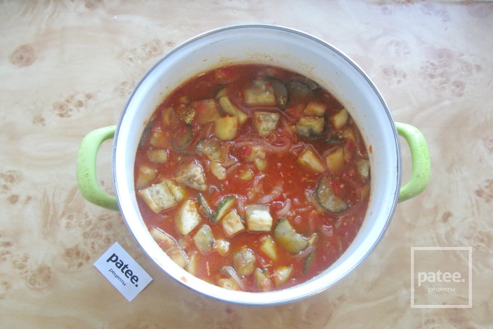 Салат из баклажанов и огурцов в томатном соусе на зиму - Шаг 12