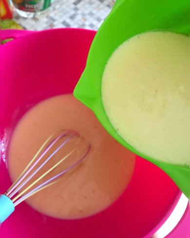 Самая нежная шарлотка на свете со сгущенным молоком. - Шаг 3