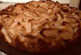 Пирог с карамелезированными яблоками