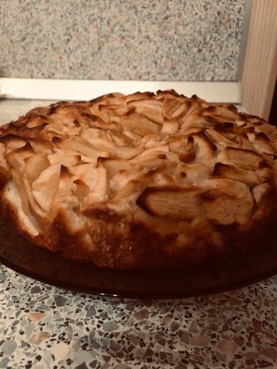 Пирог с карамелезированными яблоками