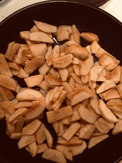 Пирог с карамелезированными яблоками - Шаг 1