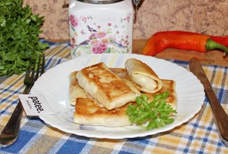 Блинчики с индейкой и яйцом