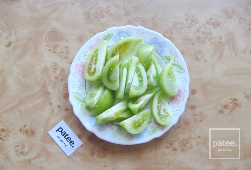 Салат из зеленых помидоров "Цветик-семицветик" - Шаг 2