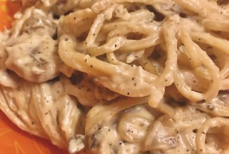 Феттучине под сливочно-сырный  соусом с шампиньонами