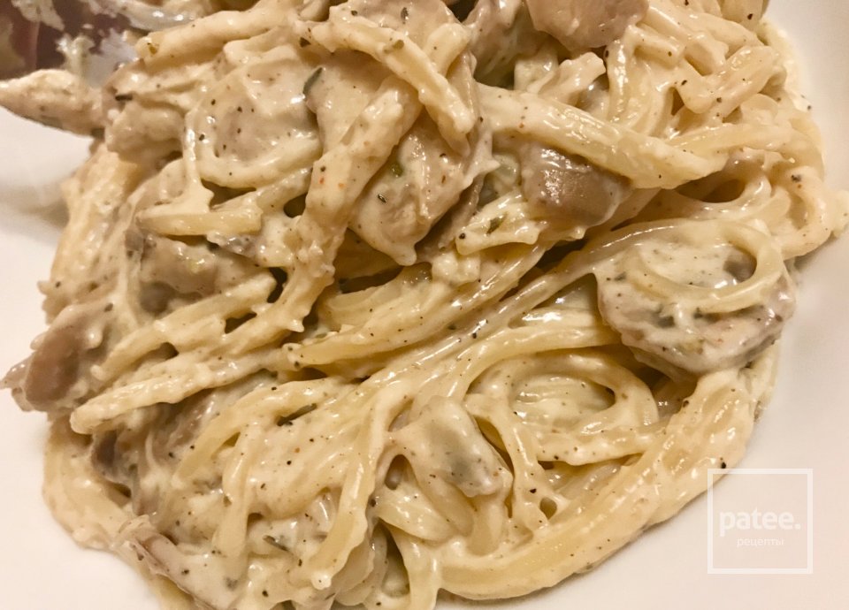 Феттучине под сливочно-сырный  соусом с шампиньонами - Шаг 1