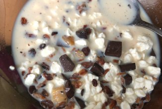 Гранола с ананасом и клубникой в духовке.