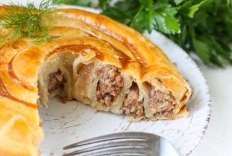 Слоёный пирог "Улитка" с фаршем