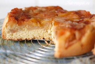 Шарлотка из бисквита