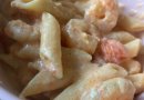 Пенне с креветками и томатами в сметанном соусе
