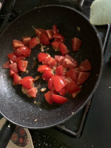 Пенне с креветками и томатами в сметанном соусе - Шаг 2