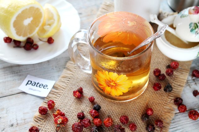 Шиповниковый чай с имбирем и малиновым листом