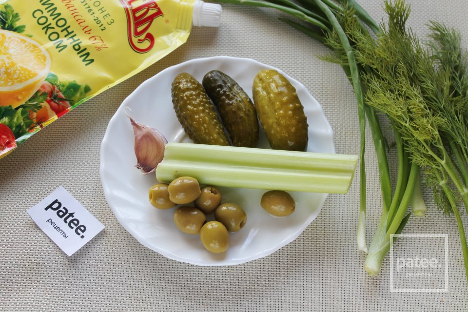 Тартар с оливками и майонезом - Шаг 1