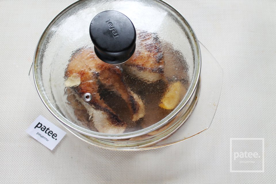 Сочная жареная горбуша на сковороде - Шаг 10