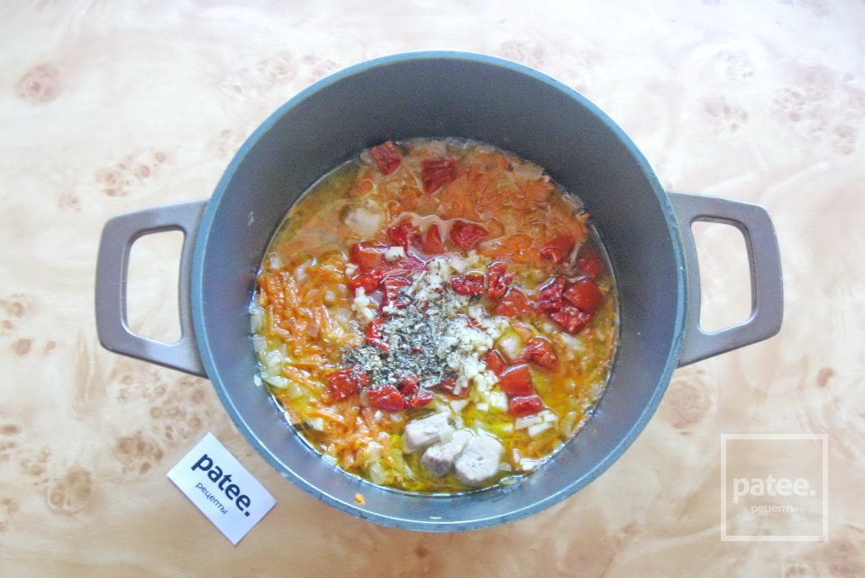 Свинина с макаронами и вялеными помидорами - Шаг 9