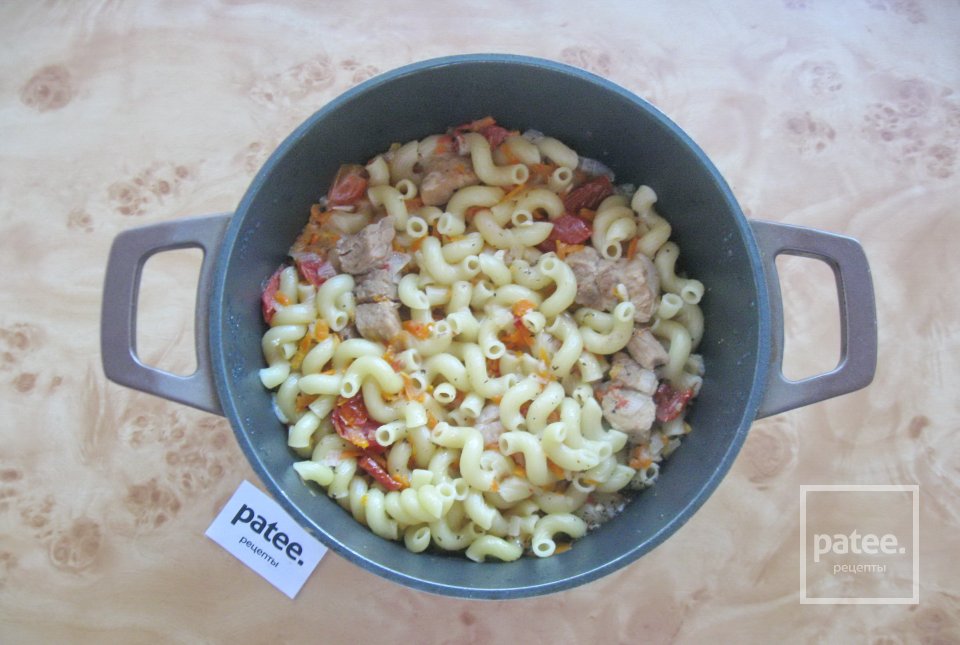 Свинина с макаронами и вялеными помидорами - Шаг 13
