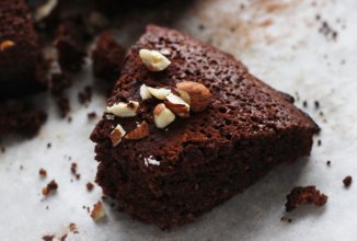 Шоколадно-ореховый пирог без муки