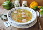 Щи с квашеной капустой и сосисками