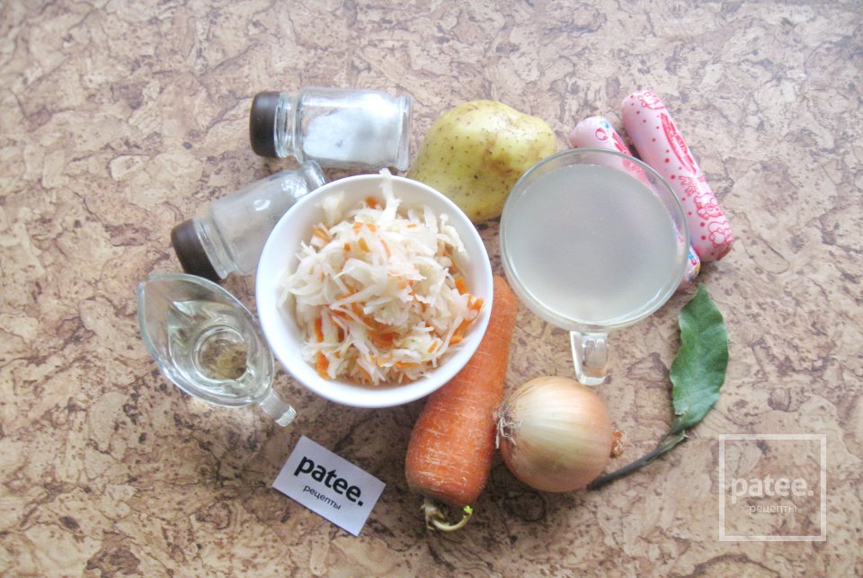 Щи с квашеной капустой и сосисками - Шаг 1