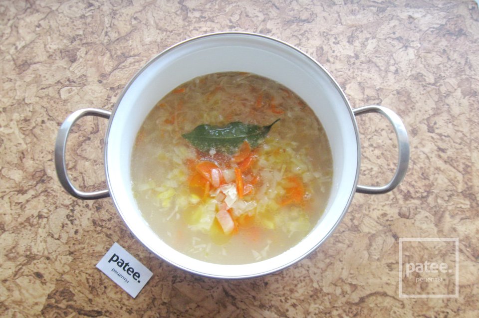 Щи с квашеной капустой и сосисками - Шаг 7