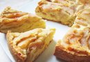 Бисквитный пирог с яблоками