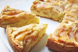 Бисквитный пирог с яблоками