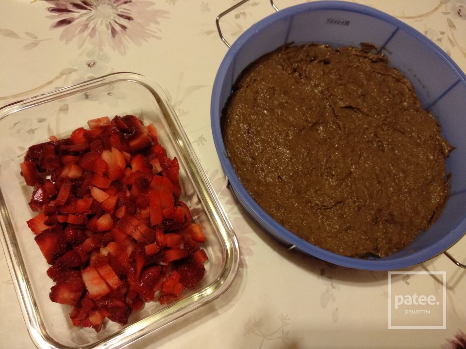 Шоколадный пирог с клубникой (ПП) - Шаг 4