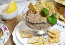 Паштет из куриной печёнки с овощами на сковороде