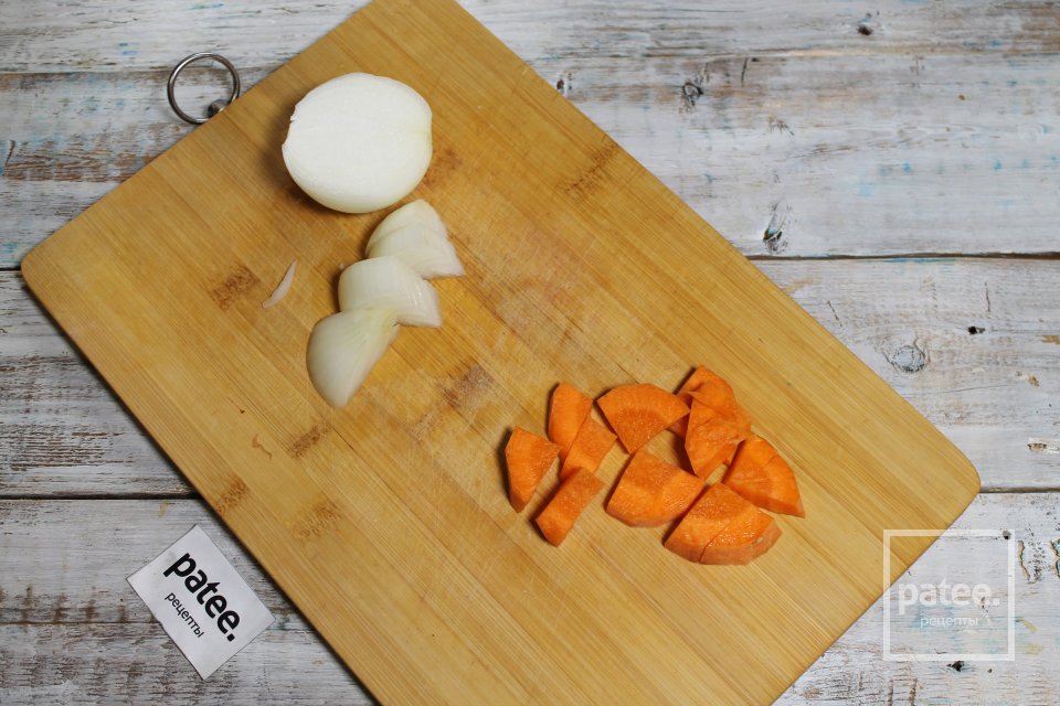 Паштет из куриной печёнки с овощами на сковороде - Шаг 3