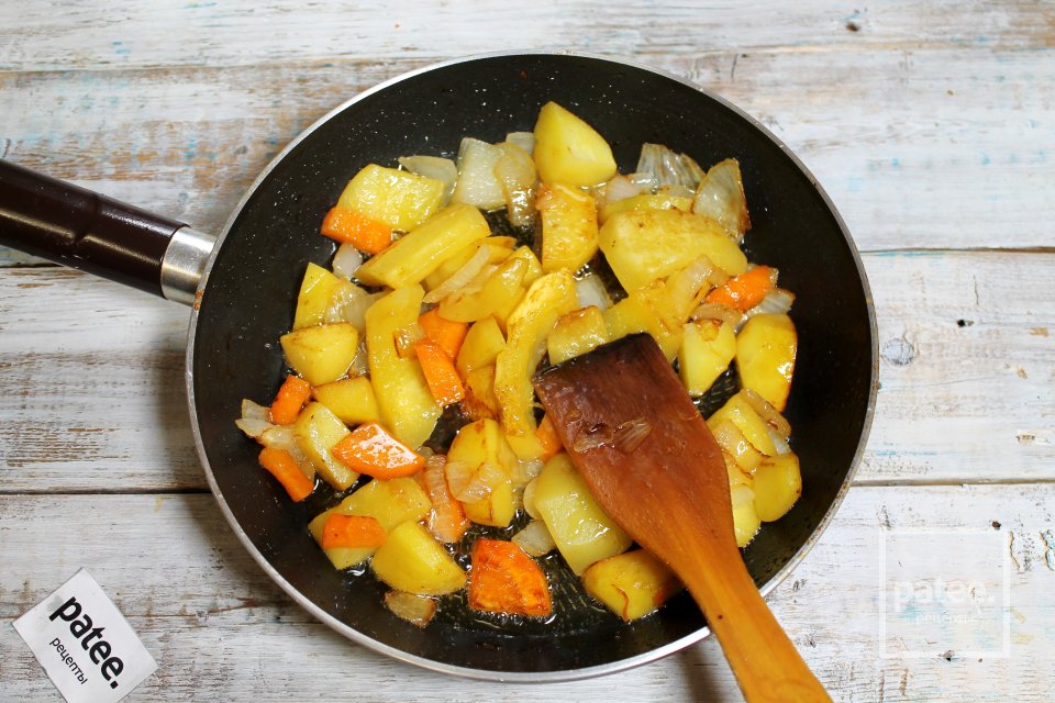 Паштет из куриной печёнки с овощами на сковороде - Шаг 9