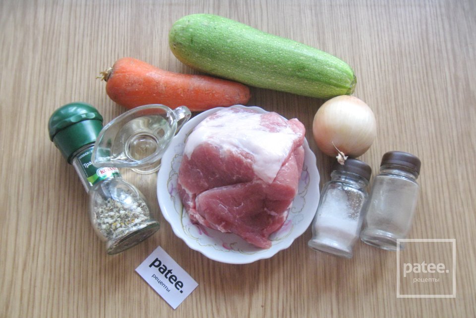 Свинина тушеная с кабачками - Шаг 1