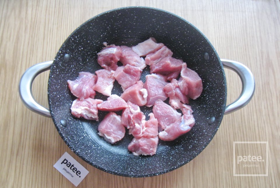 Свинина тушеная с кабачками - Шаг 2