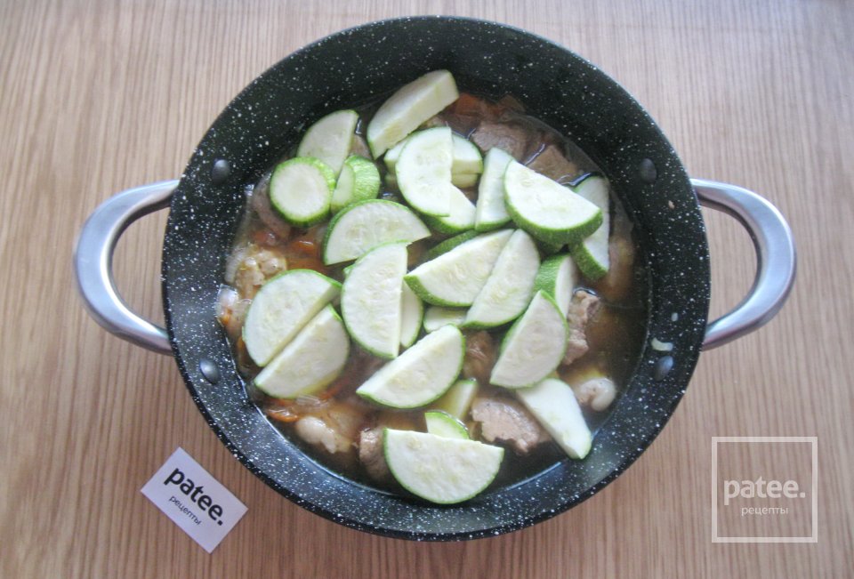 Свинина тушеная с кабачками - Шаг 9