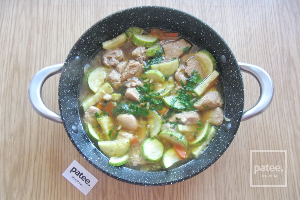 Свинина тушеная с кабачками - Шаг 11