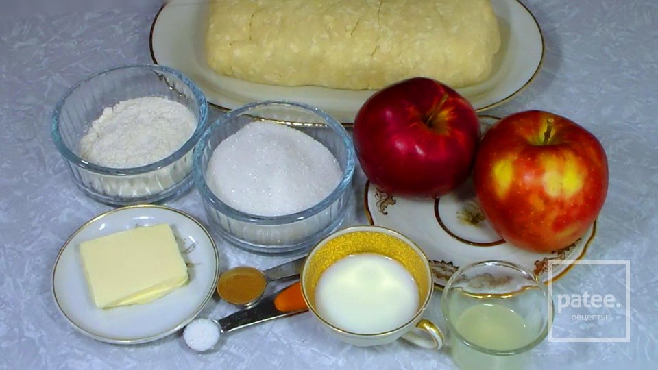 Запечённые кусочки яблок в слоеном тесте - Шаг 1