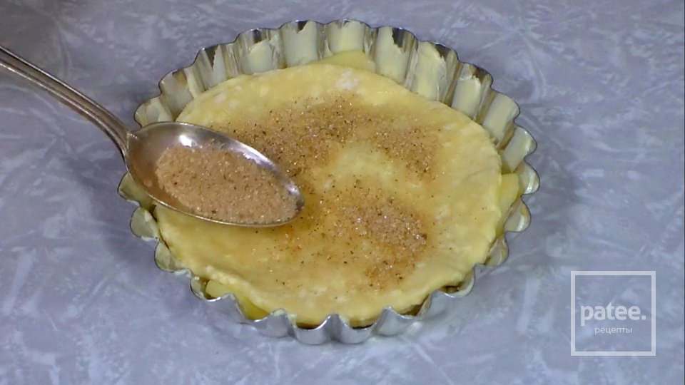 Запечённые кусочки яблок в слоеном тесте - Шаг 9